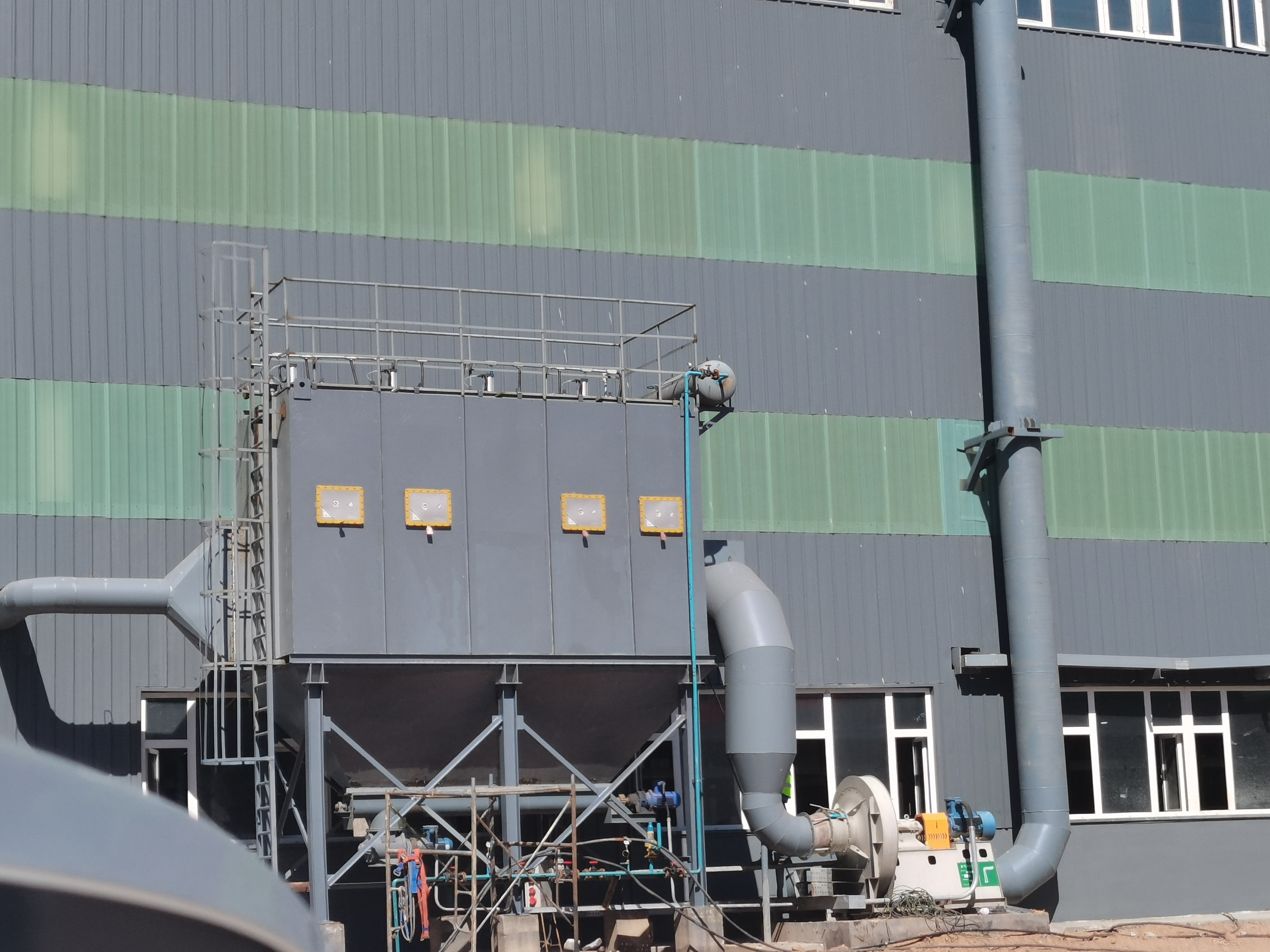 大型布袋除塵器設(shè)備