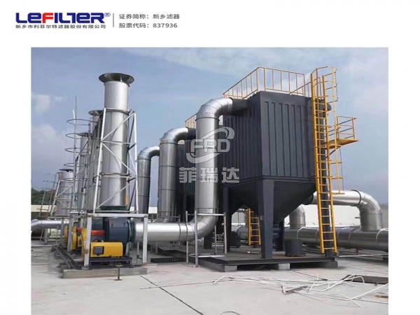 化工廠石灰粉處理裝置7萬(wàn)風(fēng)量脈沖袋式除塵器