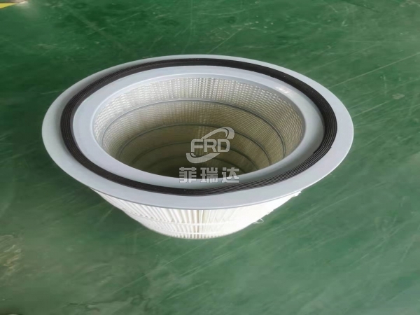 濾筒是由一定長度挺括的濾料折疊成褶